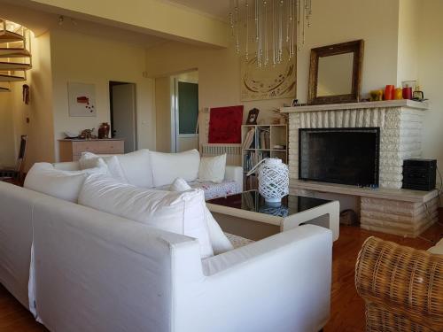 Beachfront House Villa 35min from Athens in 딜레시 Beachfront House Villa 35min from Athens in 딜레시