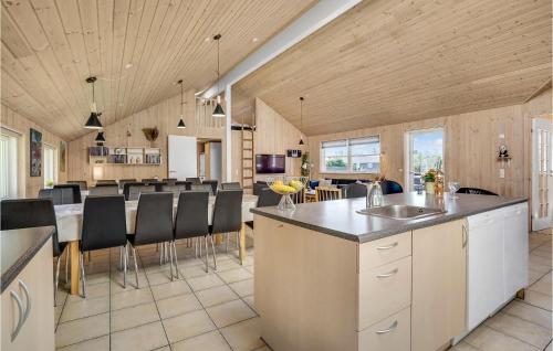 cuina, Amazing Home In Idestrup With Sauna in Idestrup cuina, Amazing Home In Idestrup With Sauna in Idestrup