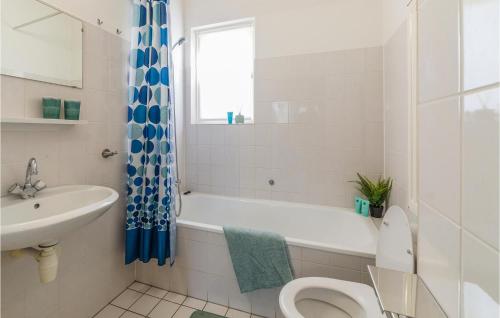 Bathroom, Oesterbaai 8E2 in Verspreide huizen Wemeldinge Bathroom, Oesterbaai 8E2 in Verspreide huizen Wemeldinge
