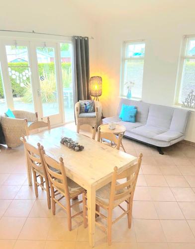 Huisje Finn, met grote tuin en veel privacy in Schagen Huisje Finn, met grote tuin en veel privacy in Schagen