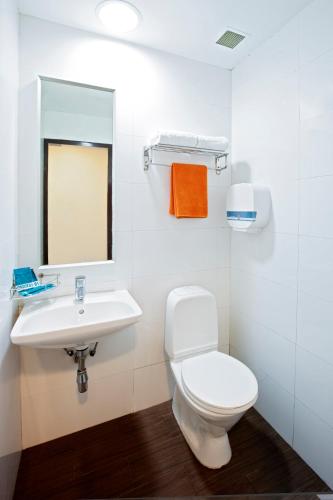 Bathroom, Hotel 81 Fuji (SG Clean Certified and Staycation Approved) in Novena Bathroom, Hotel 81 Fuji (SG Clean Certified and Staycation Approved) in Novena