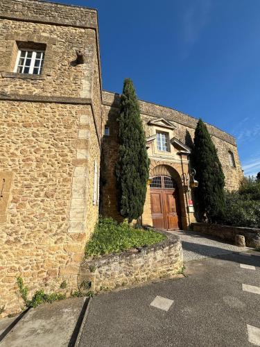 Charming Provencal Retreat with a Lush Private Courtyard in Rochegude Charming Provencal Retreat with a Lush Private Courtyard in Rochegude
