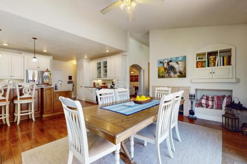 Sun Valley Retreat in คิงซิตี้ (แคลิฟอร์เนีย) Sun Valley Retreat in คิงซิตี้ (แคลิฟอร์เนีย)