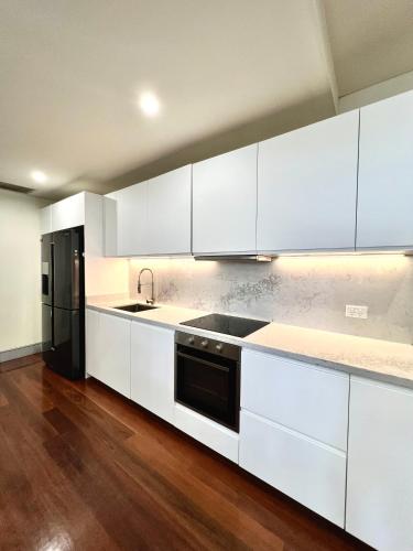 Kitchen, Bondi Stylish Bedroom Close to the Beach in Bellevue Hill Kitchen, Bondi Stylish Bedroom Close to the Beach in Bellevue Hill