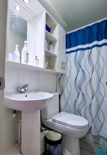 حمام, Acogedor departamento en Caldera, Bahía Inglesa, con Aire Acondicionado (Acogedor departamento en Caldera, Bahia Inglesa, con Aire Acondicionado) in Caldera حمام, Acogedor departamento en Caldera, Bahía Inglesa, con Aire Acondicionado (Acogedor departamento en Caldera, Bahia Inglesa, con Aire Acondicionado) in Caldera