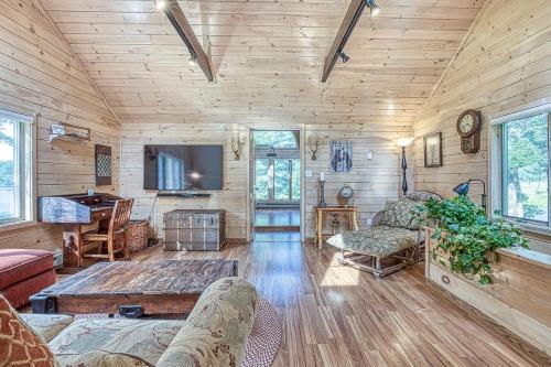 In the clouds your cozy- lake house in Kenoza Lake In the clouds your cozy- lake house in Kenoza Lake
