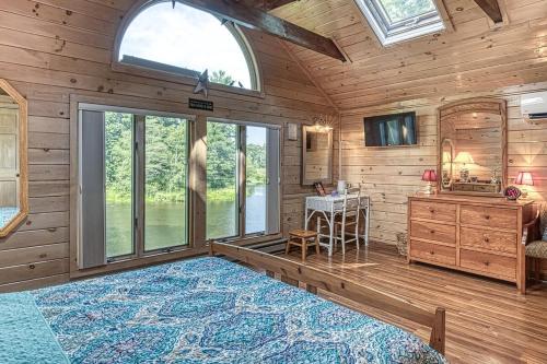 In the clouds your cozy- lake house in Kenoza Lake In the clouds your cozy- lake house in Kenoza Lake