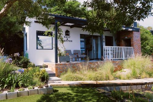 Salt & Pepper in Κόλπος Μοσέλ Salt & Pepper in Κόλπος Μοσέλ