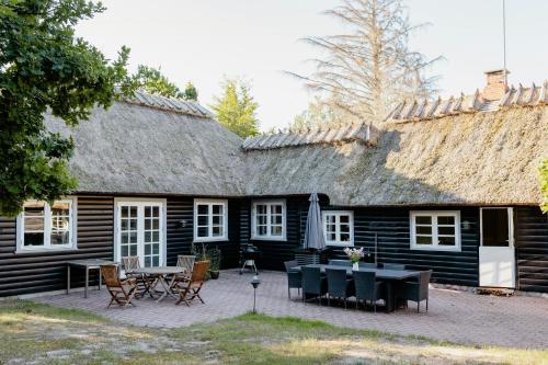 Tampilan eksterior, Thatched Summer Home Perfect For Two Families in Smidstrup Tampilan eksterior, Thatched Summer Home Perfect For Two Families in Smidstrup