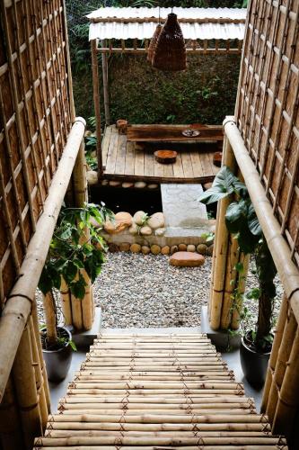 Dinh Gia Trang in Da Cay Dinh Gia Trang in Da Cay