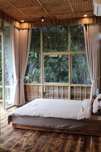 Dinh Gia Trang in Da Cay Dinh Gia Trang in Da Cay