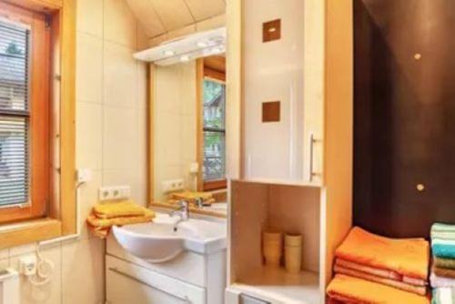 Bathroom, Ferienhaus TRUCKSHUTTE in Mayrhofen Bathroom, Ferienhaus TRUCKSHUTTE in Mayrhofen
