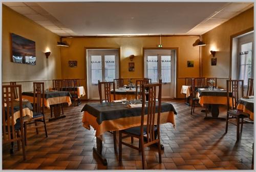 Banquet hall, Logis Hotel Des Voyageurs Restaurant La Bonne Tabl'Hay in Livron-sur-Drome Banquet hall, Logis Hotel Des Voyageurs Restaurant La Bonne Tabl'Hay in Livron-sur-Drome