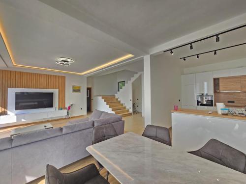 Villa LuceSole Budva in كوتور Villa LuceSole Budva in كوتور