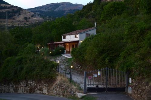Chalet di montagna in Marsicovetere Chalet di montagna in Marsicovetere