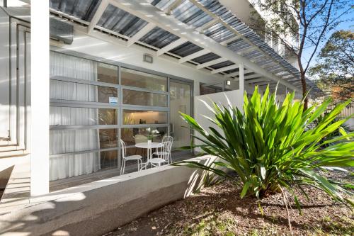 Balcony/terrace, Luxe Central Studio 2 - Close to Randwick in Maroubra Balcony/terrace, Luxe Central Studio 2 - Close to Randwick in Maroubra