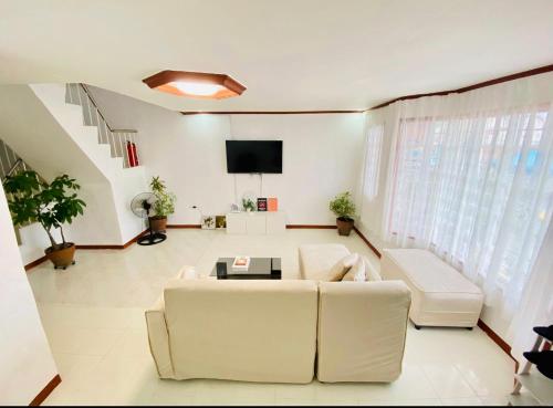 Guestroom, Udes Spacious Home in Tayabas Guestroom, Udes Spacious Home in Tayabas