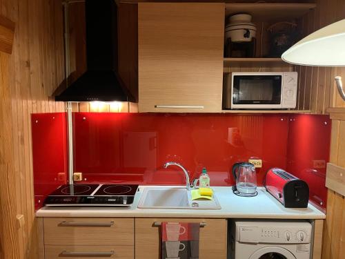 Dapur, Rojas Rodes in Roja Dapur, Rojas Rodes in Roja