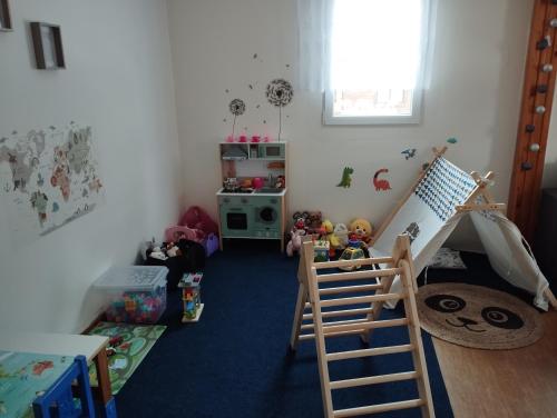 คลับสำหรับเด็ก, Apartmány chata Samoty (Apartmany chata Samoty) in เซเลซนา รูดา คลับสำหรับเด็ก, Apartmány chata Samoty (Apartmany chata Samoty) in เซเลซนา รูดา