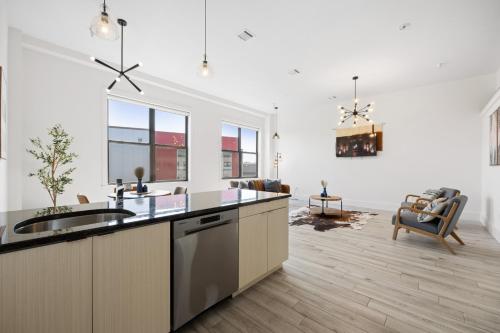 Cocina, Near NYC High-End Kearny Loft with Gym & Patio in Harrison (NJ) Cocina, Near NYC High-End Kearny Loft with Gym & Patio in Harrison (NJ)