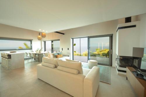 Akria Thea in Agios Georgios Akria Thea in Agios Georgios