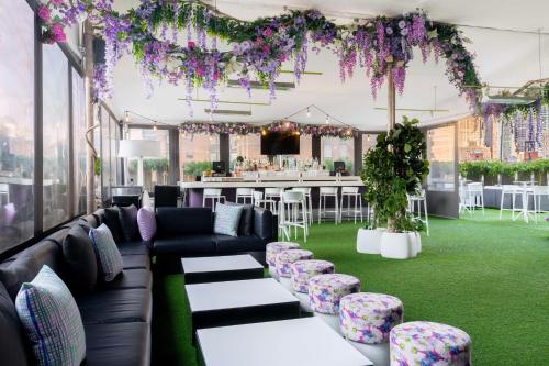 Facilities, YOTEL New York Times Square in New York (NY) Facilities, YOTEL New York Times Square in New York (NY)