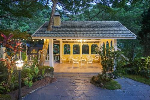 ปางสูงเฮาส์ pink house in 雷沙革 ปางสูงเฮาส์ pink house in 雷沙革