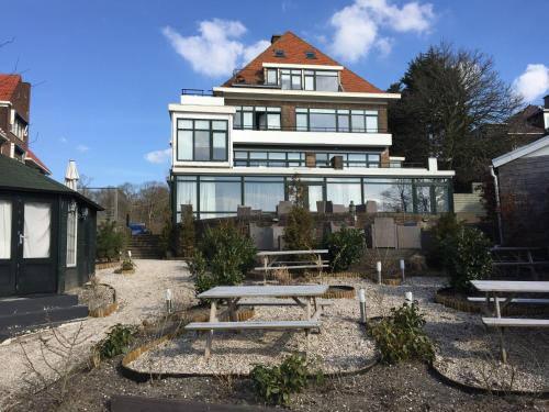 This photo about Comfort-Inn shared on HyHotel.com