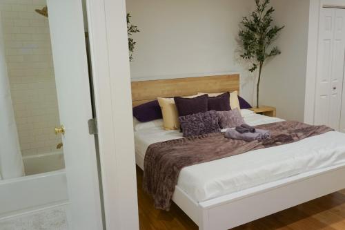 King Size Modern Comfort Near Mercedes Benz Stadium in Pittsburgh King Size Modern Comfort Near Mercedes Benz Stadium in Pittsburgh