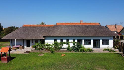 สวน, VizslaVilla in โปรอสซโล่ สวน, VizslaVilla in โปรอสซโล่