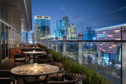 Bar/lounge, Grand Hyatt Kunming in Kunming Bar/lounge, Grand Hyatt Kunming in Kunming