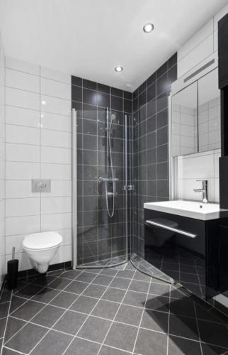 Kamar Mandi, Lys og Lekker Leilighet i Ålesund Sentrum (Lys og Lekker Leilighet i Alesund Sentrum) in Alesund Kamar Mandi, Lys og Lekker Leilighet i Ålesund Sentrum (Lys og Lekker Leilighet i Alesund Sentrum) in Alesund