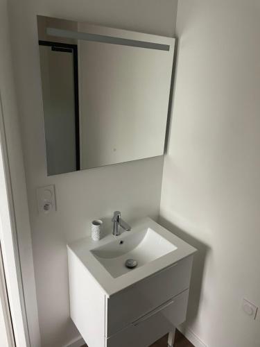 Fürdőszoba, Studio 403 - Hyper Centre - Intégralement rénové - Toutes commodités à pied (Studio 403 - Hyper Centre - Integralement renove - Toutes commodites a pied) in Saint-Nazaire Fürdőszoba, Studio 403 - Hyper Centre - Intégralement rénové - Toutes commodités à pied (Studio 403 - Hyper Centre - Integralement renove - Toutes commodites a pied) in Saint-Nazaire