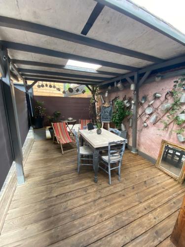 JOLI COCON AVEC TERRASSE ENTRE GIVERNY et LA ROCHE GUYON in Gasny JOLI COCON AVEC TERRASSE ENTRE GIVERNY et LA ROCHE GUYON in Gasny