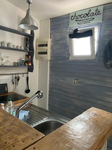 JOLI COCON AVEC TERRASSE ENTRE GIVERNY et LA ROCHE GUYON in Gasny JOLI COCON AVEC TERRASSE ENTRE GIVERNY et LA ROCHE GUYON in Gasny