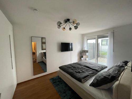 Hochwertige Stilvolle 2 Zimmer Erdgeschoss Wohnung mit großer Terasse und Garten in Pornbach Hochwertige Stilvolle 2 Zimmer Erdgeschoss Wohnung mit großer Terasse und Garten in Pornbach