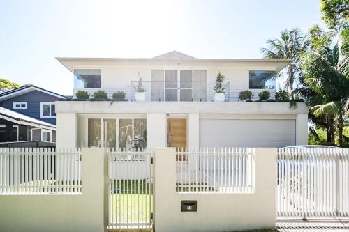 Bundeena's best-10br-Pool-Beach in Bundeena Bundeena's best-10br-Pool-Beach in Bundeena