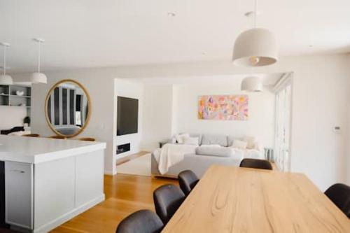 Bundeena's best-10br-Pool-Beach in Bundeena Bundeena's best-10br-Pool-Beach in Bundeena