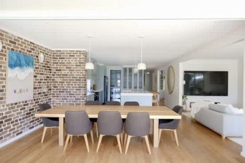 Bundeena's best-10br-Pool-Beach in Bundeena Bundeena's best-10br-Pool-Beach in Bundeena