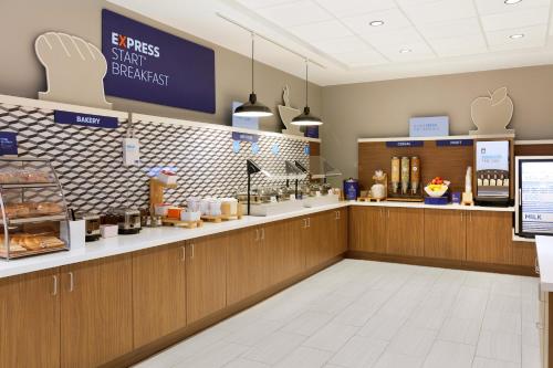 餐飲選擇, Holiday Inn Express And Suites Linden By IHG in 林定(新澤西州) 餐飲選擇, Holiday Inn Express And Suites Linden By IHG in 林定(新澤西州)