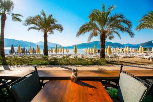 沙滩, 奥拉西亚海滩酒店 (Aurasia Beach Hotel) in 马尔马里斯镇 沙滩, 奥拉西亚海滩酒店 (Aurasia Beach Hotel) in 马尔马里斯镇