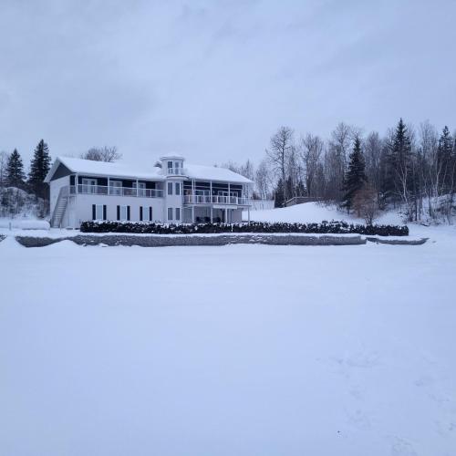 Surrounding environment, Haileybury Lakehouse in Temiskaming Shores (ON) Surrounding environment, Haileybury Lakehouse in Temiskaming Shores (ON)