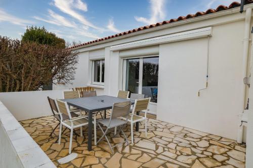 Terraza/balcón, Le Saintonge #Jardin#Calme in Chateaubernard Terraza/balcón, Le Saintonge #Jardin#Calme in Chateaubernard
