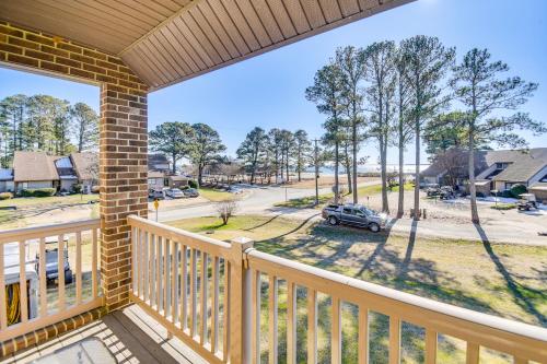 Walk to Beach Home with Pool Access in White Stone in 白石 (VA) Walk to Beach Home with Pool Access in White Stone in 白石 (VA)