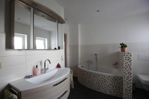 Badezimmer, Ferienwohnung Zeitraum in Bad Wildungen Badezimmer, Ferienwohnung Zeitraum in Bad Wildungen