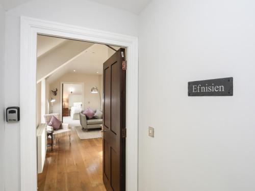 Exterior view, Harlech Apartments - Efnisien in Harlech Exterior view, Harlech Apartments - Efnisien in Harlech