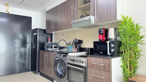 Létesítmények, Peaceful Al Reef Studio - King Bed Comfort for 2 Near Community Park in Abu Dhabi Nemzetközi Repülőtér Létesítmények, Peaceful Al Reef Studio - King Bed Comfort for 2 Near Community Park in Abu Dhabi Nemzetközi Repülőtér