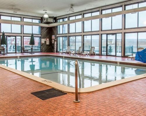 Басейн, Quality Inn in Гейлорд (Мічіган) Басейн, Quality Inn in Гейлорд (Мічіган)