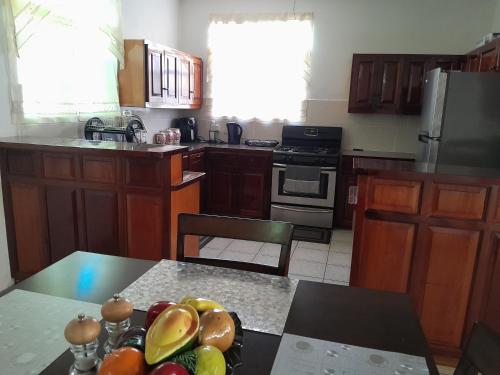 Кухня, Abigail Diamond 2 bedroom apt Near Nanny Cay marina in Род-Таун Кухня, Abigail Diamond 2 bedroom apt Near Nanny Cay marina in Род-Таун