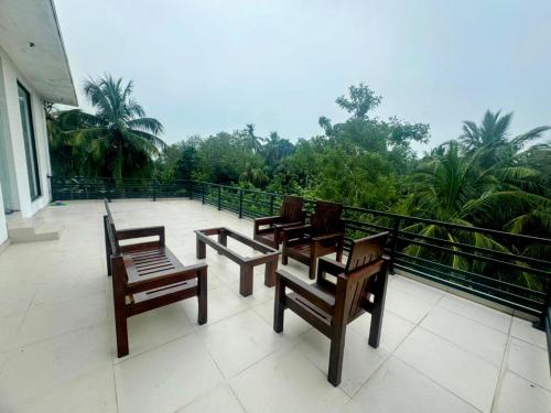 Terraza/balcón, Hotel Pearl White Residency in Polonnaruwa Terraza/balcón, Hotel Pearl White Residency in Polonnaruwa